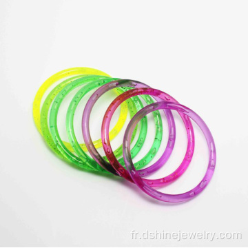 Promotion dernière conception plastique gros bracelets de couleur